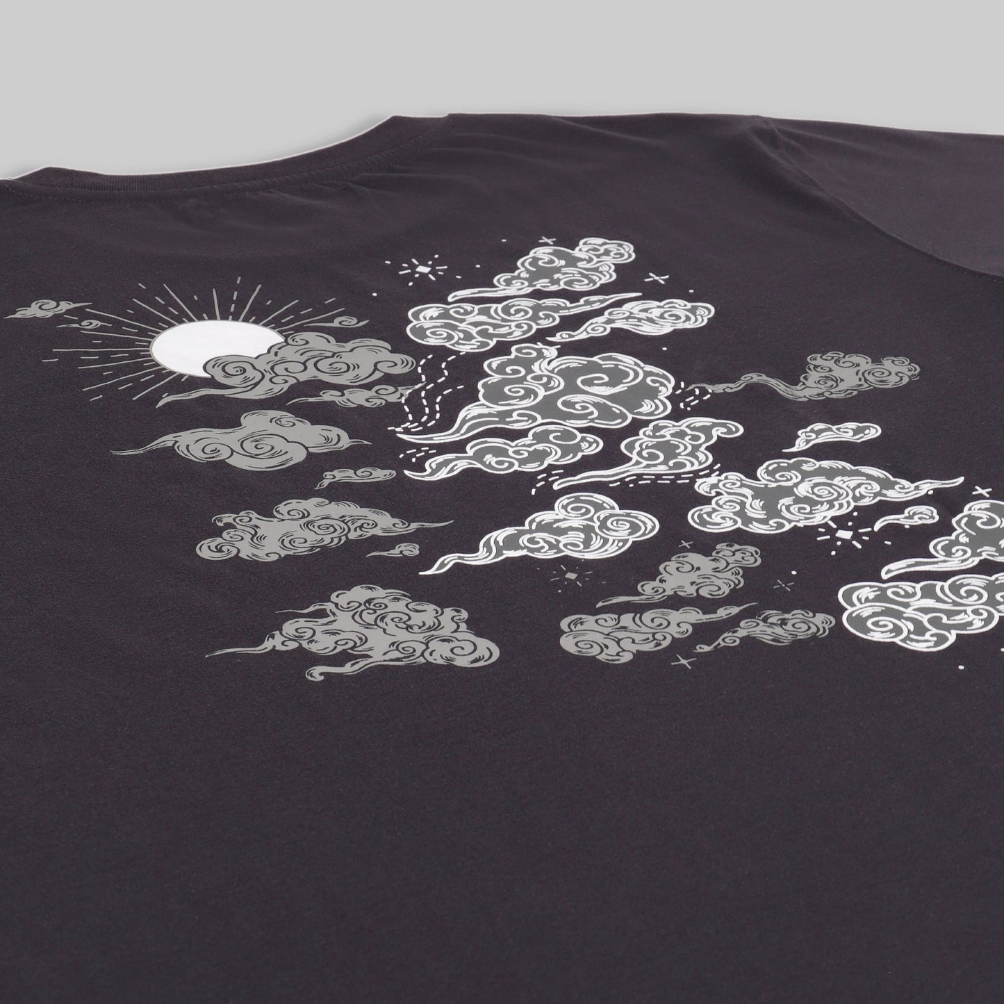 Overcast Graphic Tee / Oversized - trangoclothing